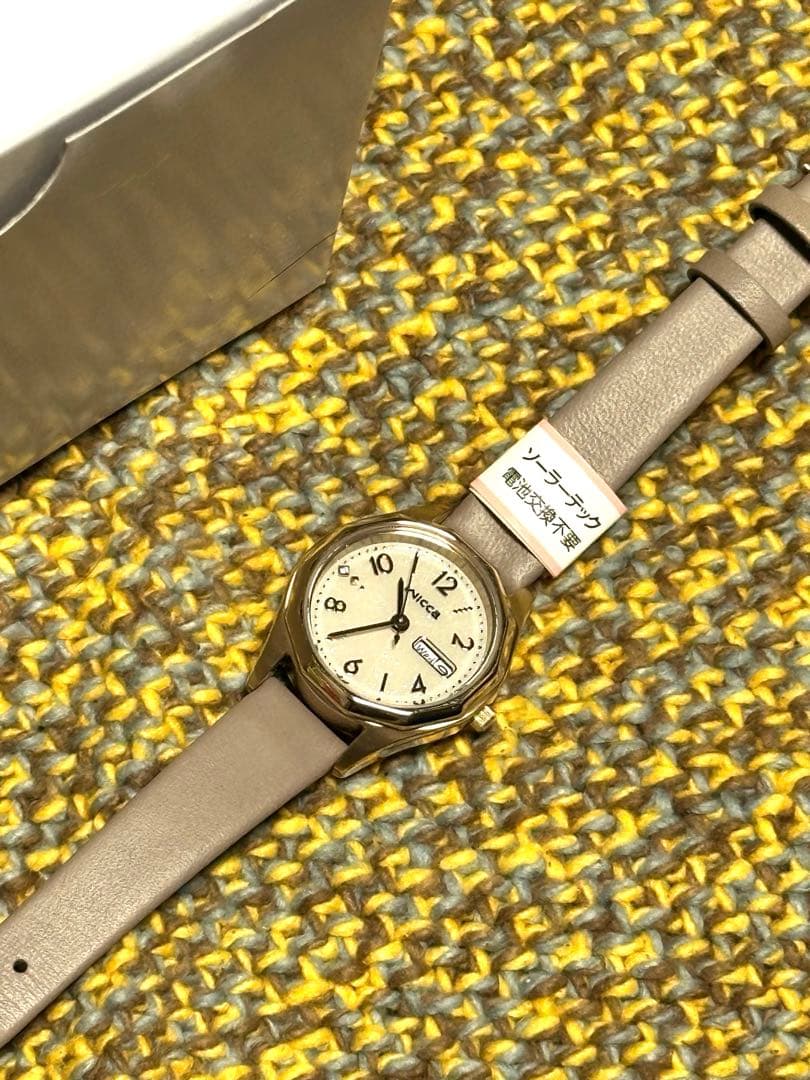 シチズン　wicca KH3-525-90 デイ&デイト　ベージュソーラーテック