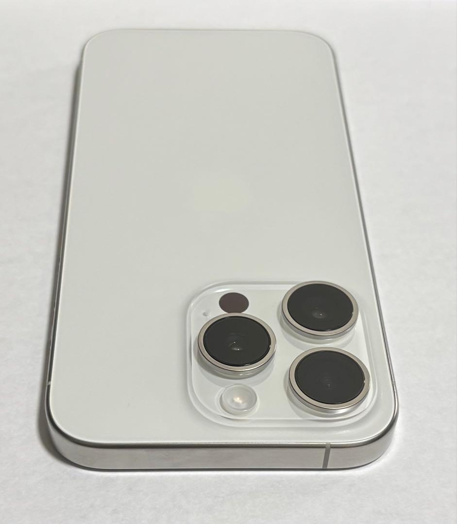 t*3様 Apple iPhone15Pro256GBホワイトチタニウムAmaz