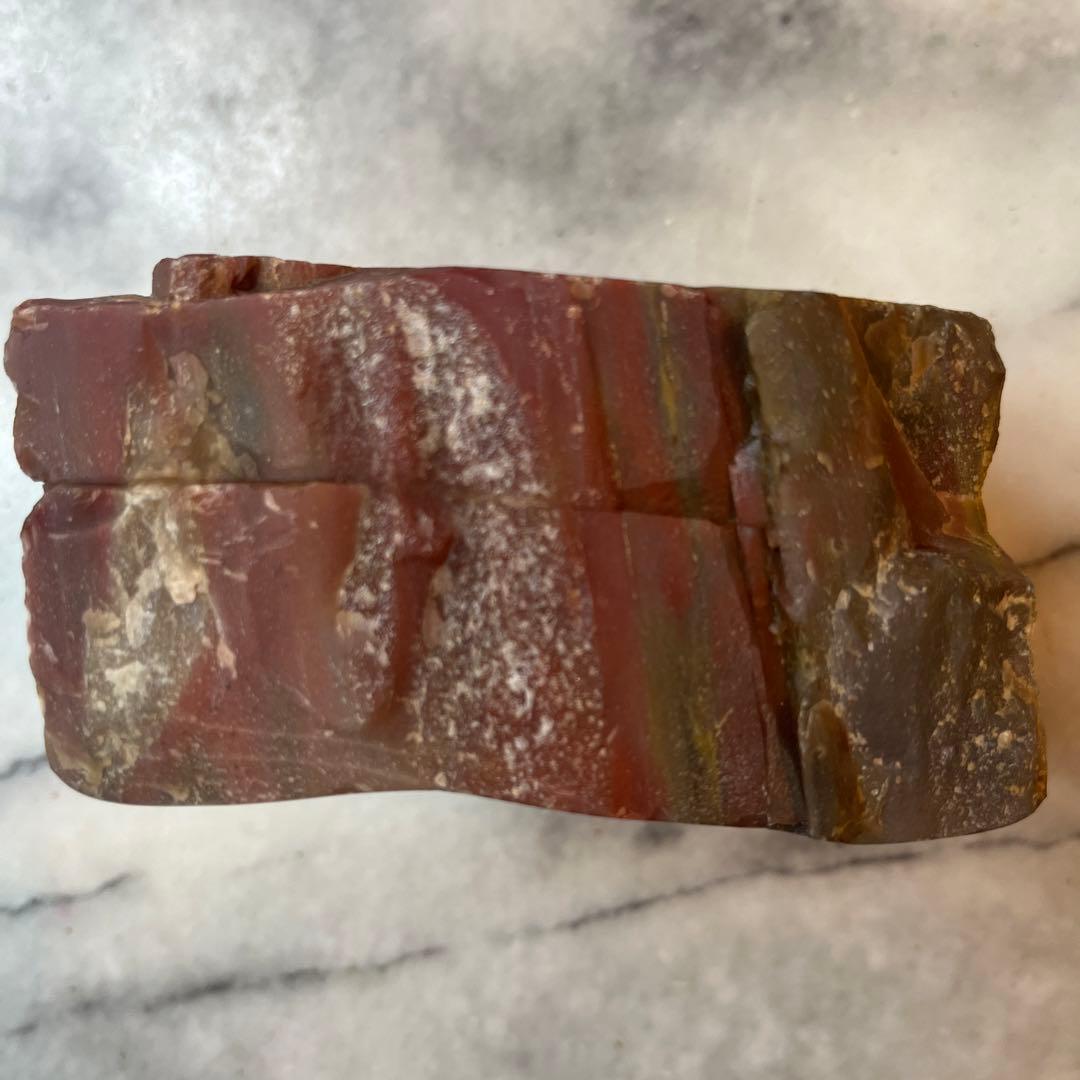 ⚠️注意‼️発送が特定月末の限定品 　赤は魔を払う縁起の良い石　おすすめの古い原石
