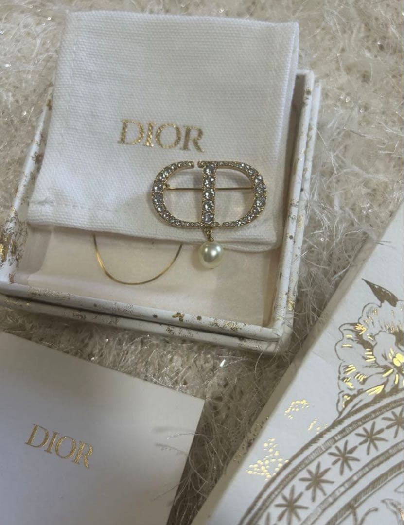 Dior ブローチ　パール　スワロフスキー