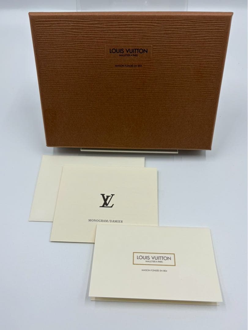 ルイヴィトン　ハート型ケース　ヴェルニポルトモネクール　イエロー