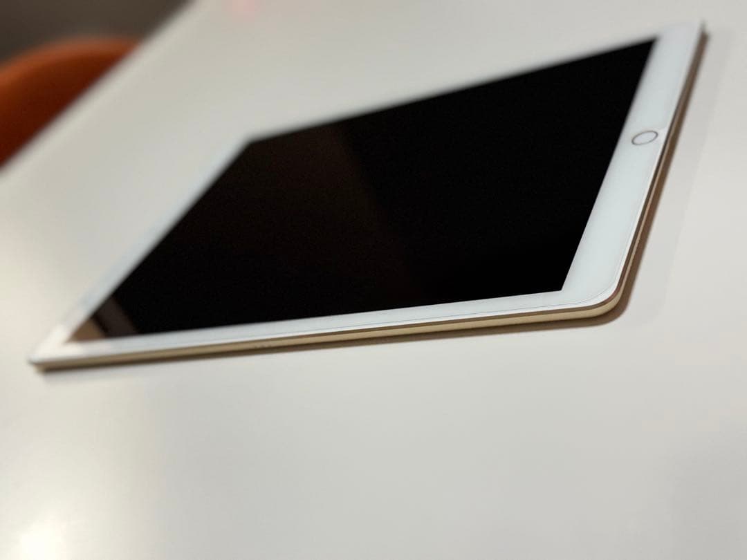 • iPad Pro 12.9 第1世代 128GB 美品 ガラスフィルム付 •