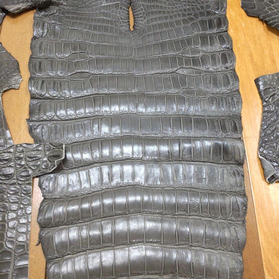 M*z様 クロコダイル（シャムワニ）ハギレ　美品　グレー　Lサイズ　現品限り