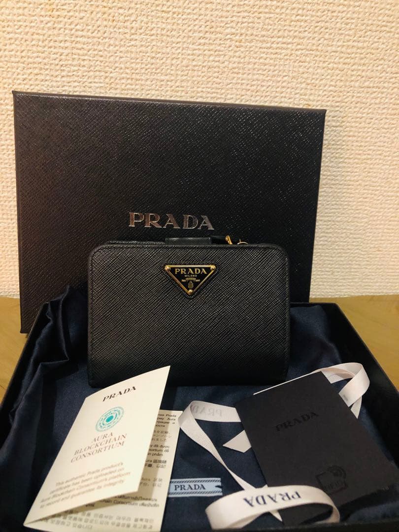 PRADA 二つ折り財布 サフィアーノレザー(ICチップ(RFID)搭載)