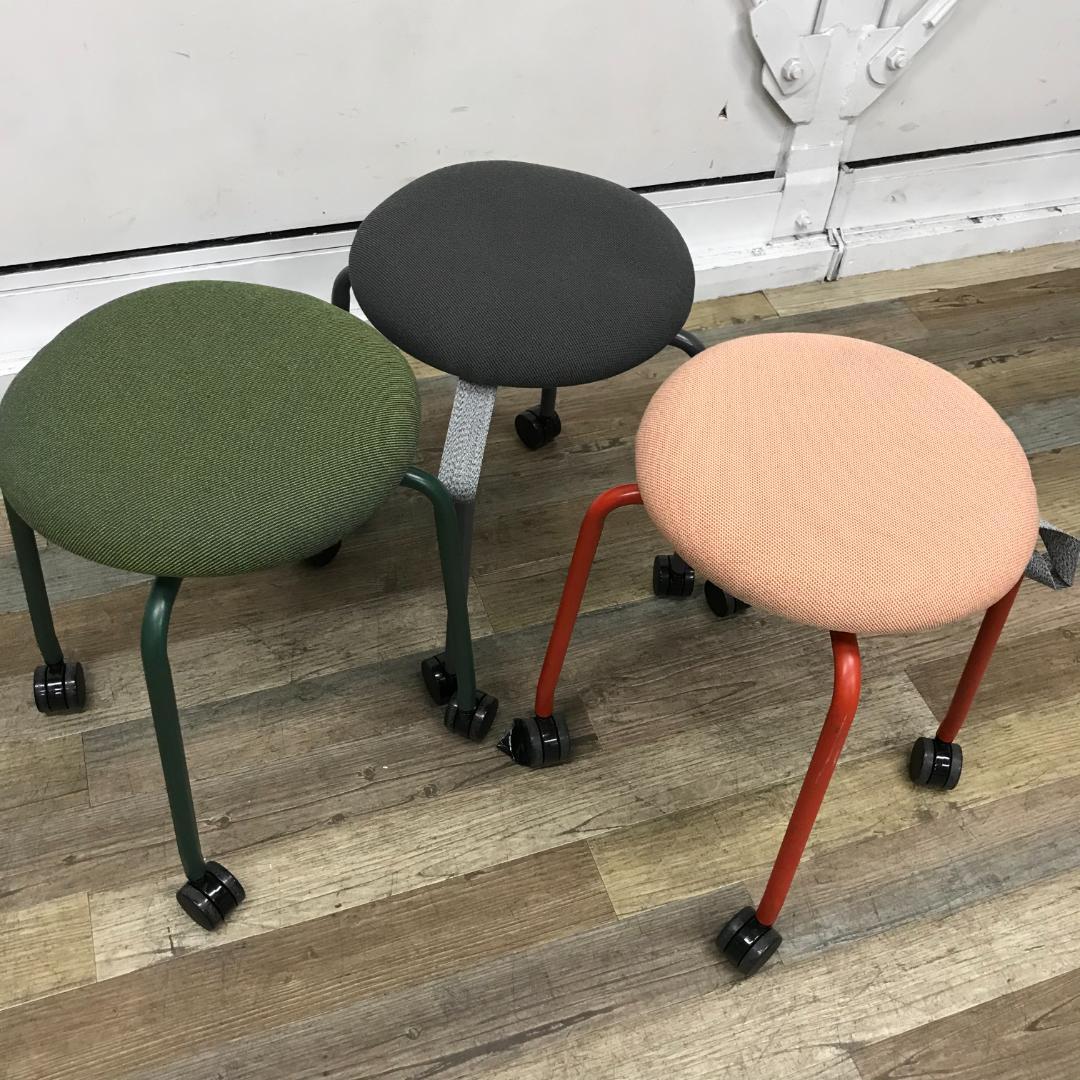 【2022年製・3脚セット】スタッキングチェア オカムラ スプリント スツール