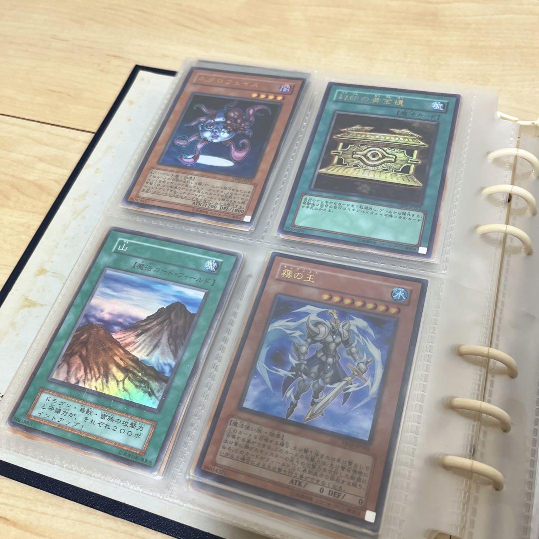 【初期】遊戯王カード　引退品　キラ含む　1054枚　まとめ売り　ファイル付き