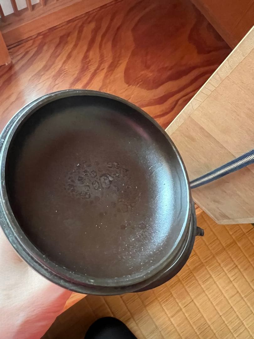 蝋型鋳物　松鷹地紋　香炉 獅子の彫刻付き 台座付き