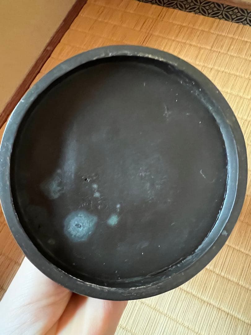 蝋型鋳物　松鷹地紋　香炉 獅子の彫刻付き 台座付き