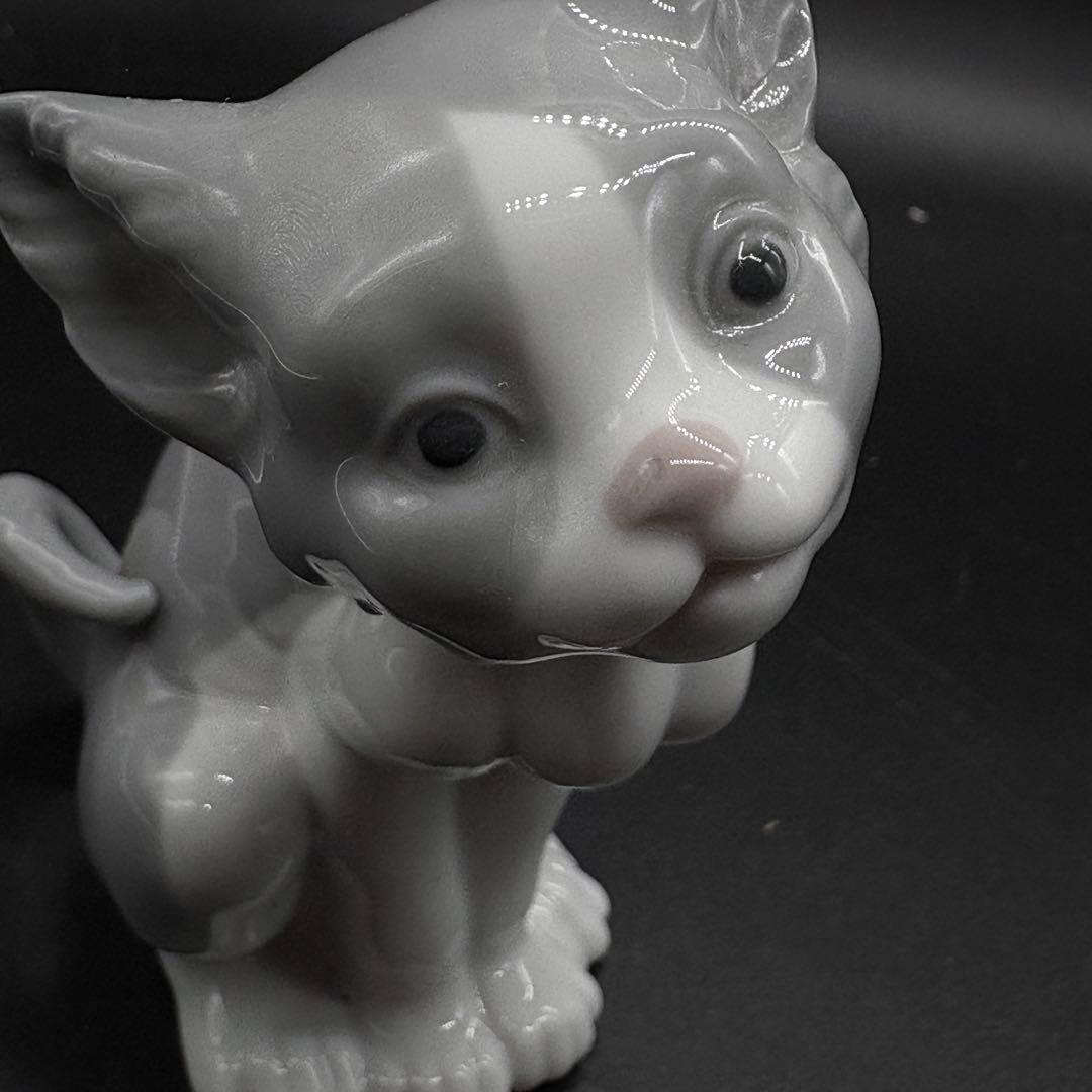 箱付き リヤドロ フィギュリン 置物　ネコ　ごはんをちょうだい　②　no.172