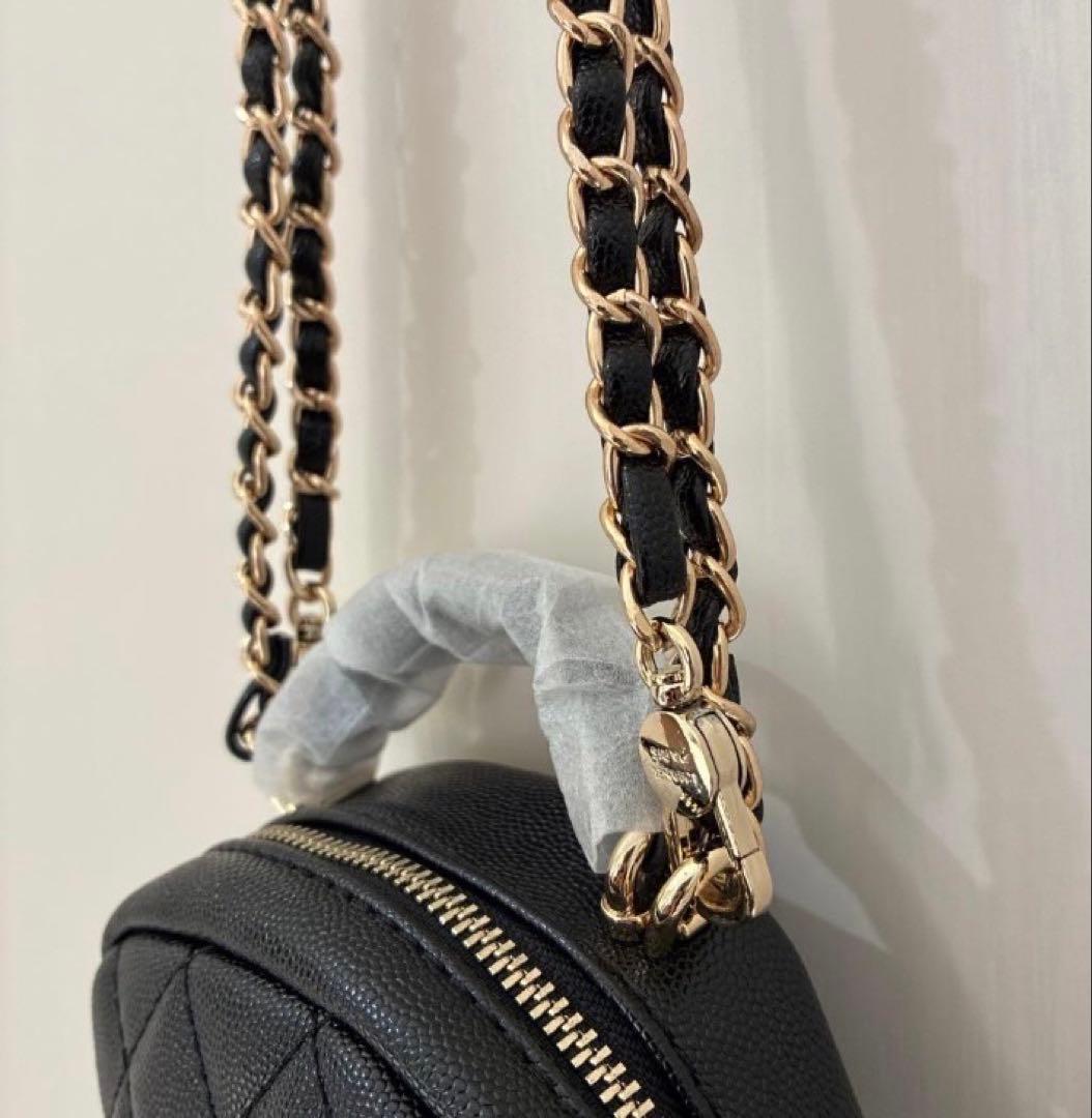 CHANEL ブラックレザー キルティングバッグ