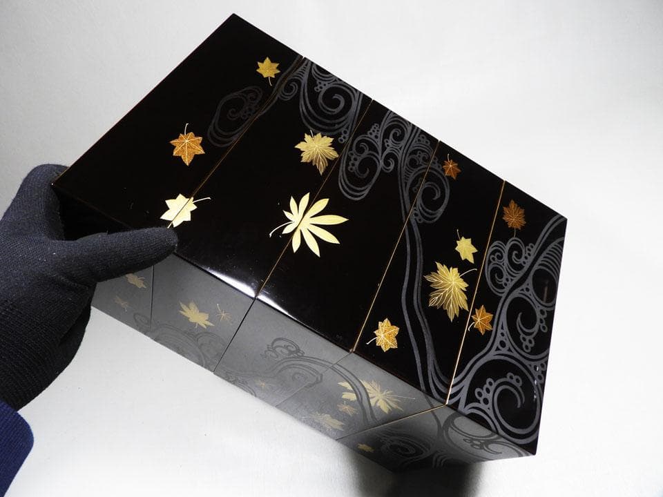 ●五段重 重箱 流水紅葉楓蒔絵 時代 木製漆器 美品 明治 箱付 高さ38㎝