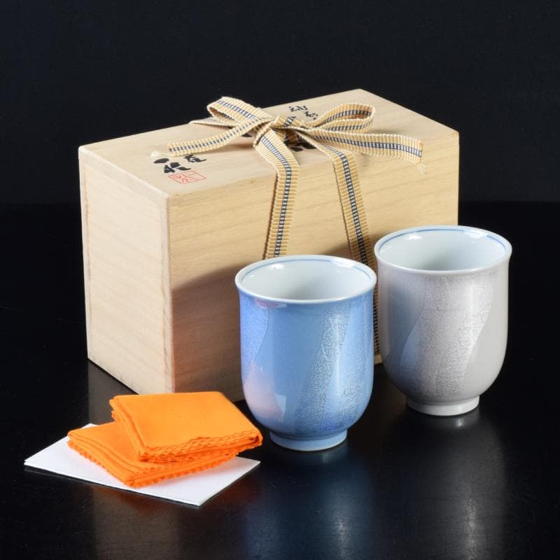 九谷焼　中田一於作　釉裏銀彩　湯呑　夫婦湯呑　共箱　V　7047