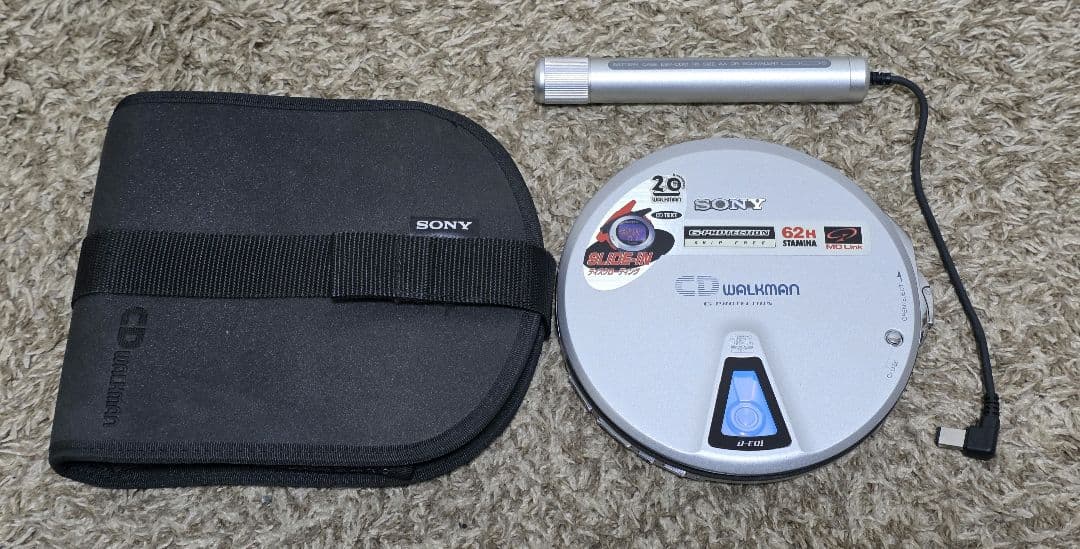 SONY　ソニー　CDWALKMAN D-E01 ケース付き