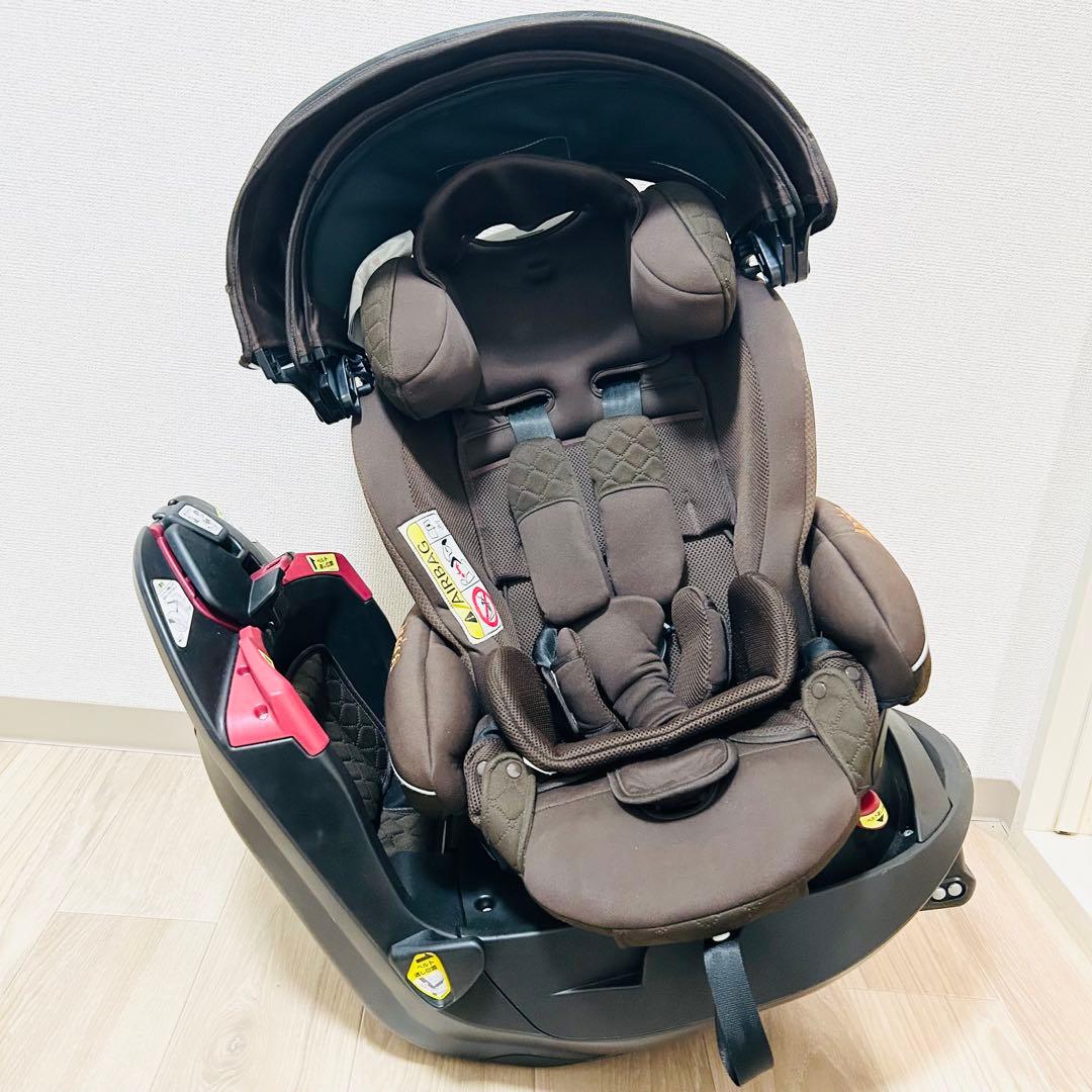 極美品 アップリカ フラディア グロウ シートベルト固定式 チャイルドシート