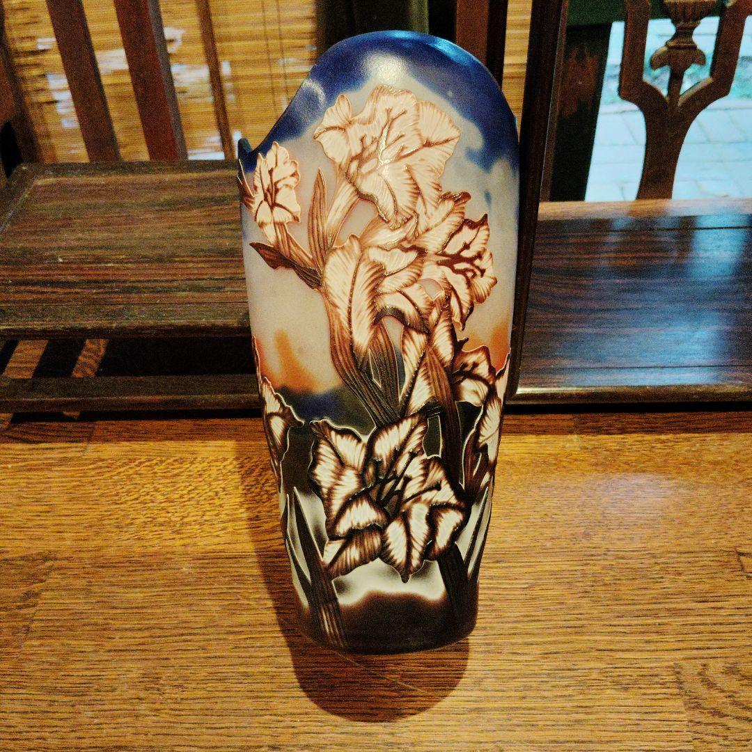 手描きガラス花瓶 蝶と木の葉