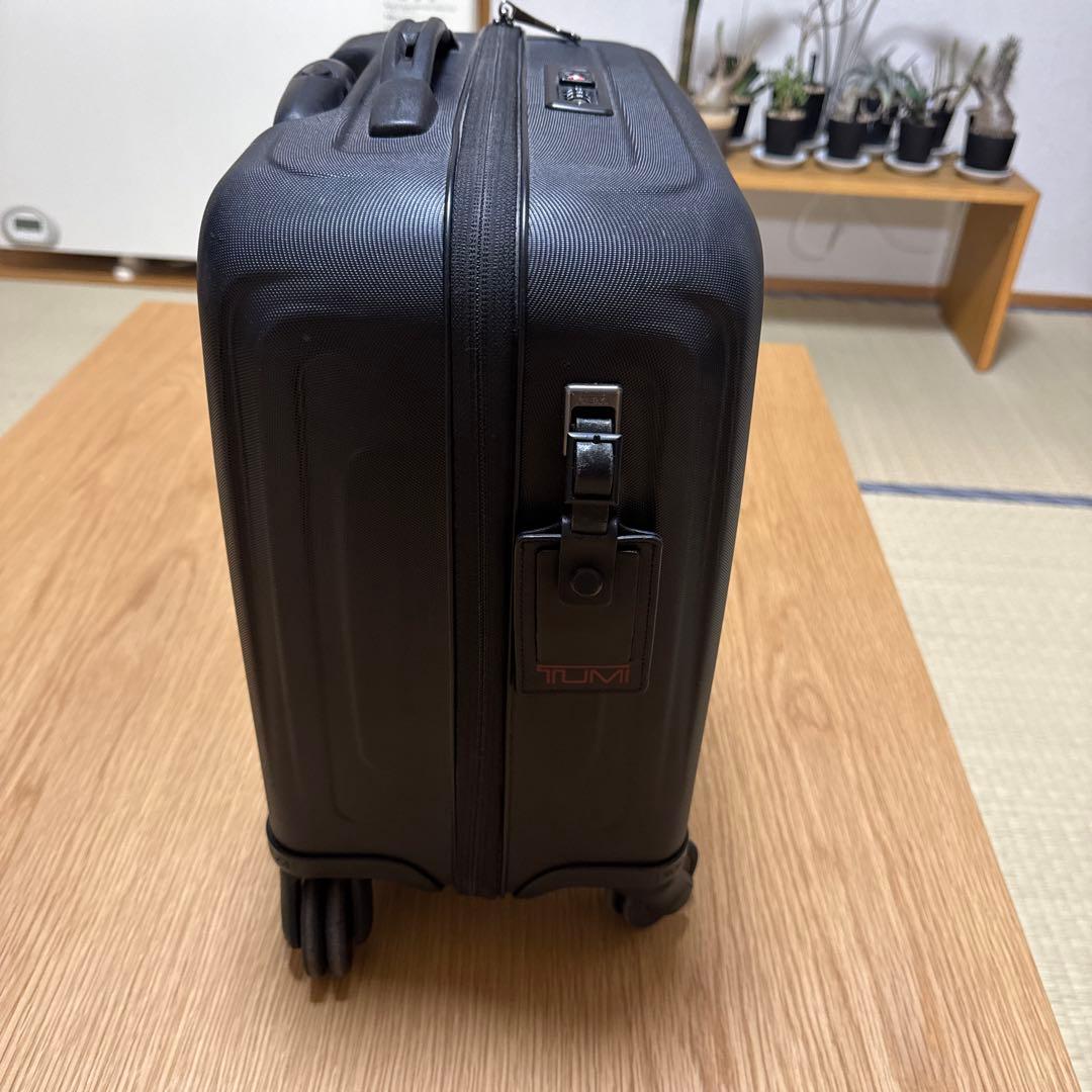 tumiブラックキャリーケース 4輪キャスター付き