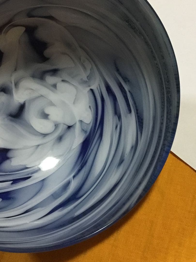 ガラスの抹茶茶碗 菊池正博さん