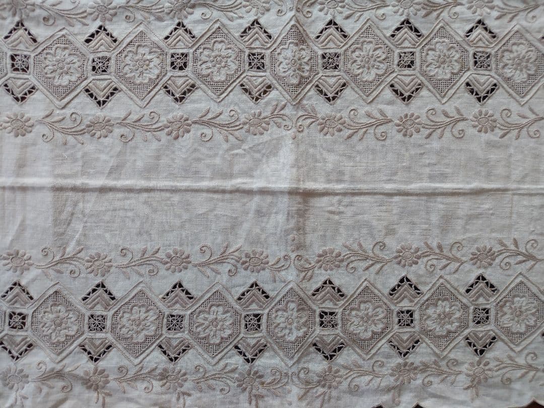 刺繍入りレ−スべ−ジュテーブルランナービンテージ