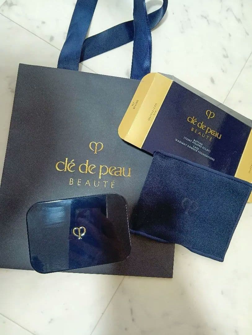 【美品】クレドポー　パウダーファンデーション　タンプードルエクラⅱ　オークル00