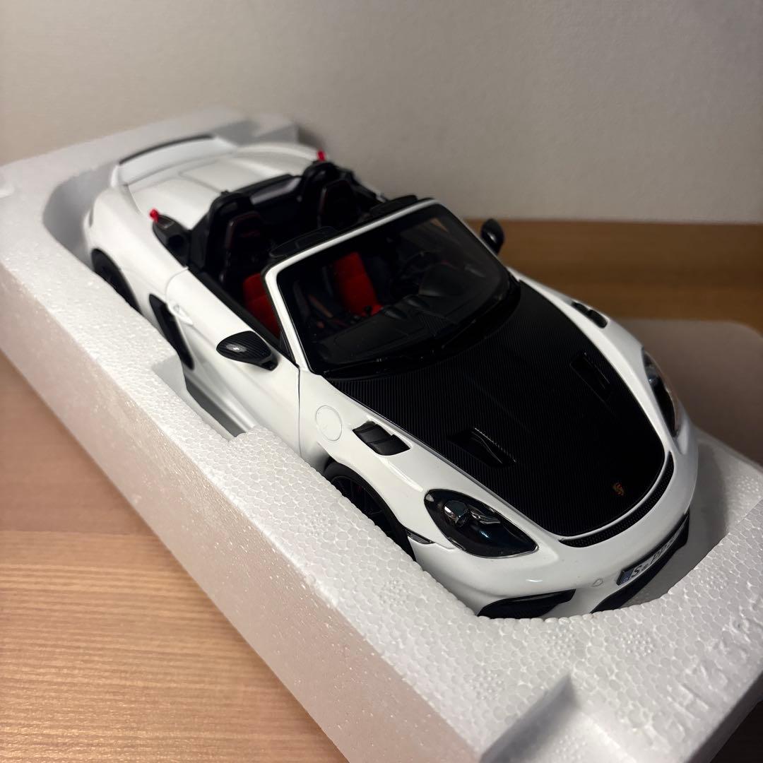 ノレブ ポルシェ　718 スパイダー RS 1/18 ミニカー ホワイト