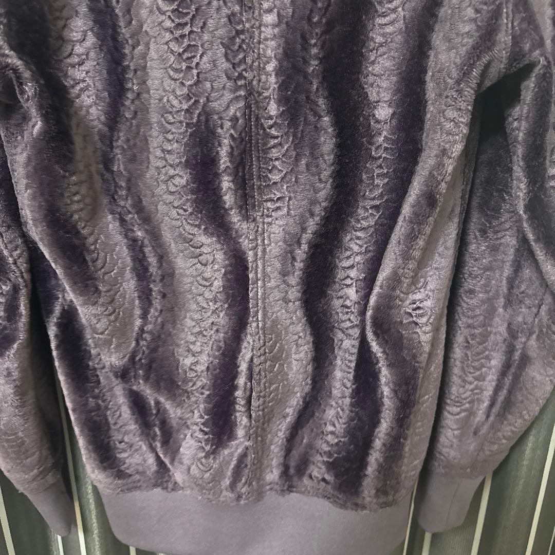 トルネードマート　デフォルメパイソンエンボスパーカー