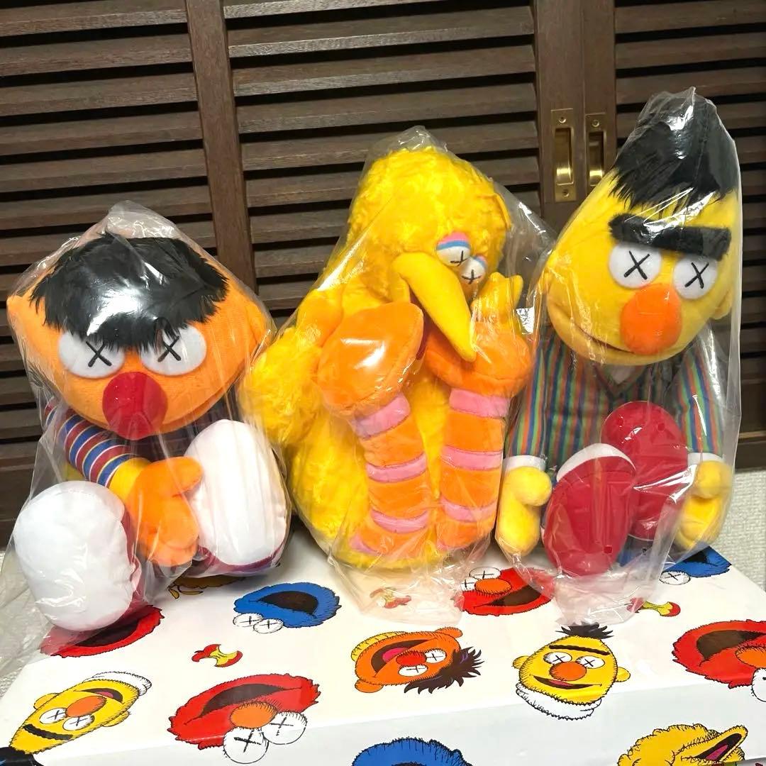 meme　ユニクロ セサミ ボックス KAWS SESAME ぬいぐる5体
