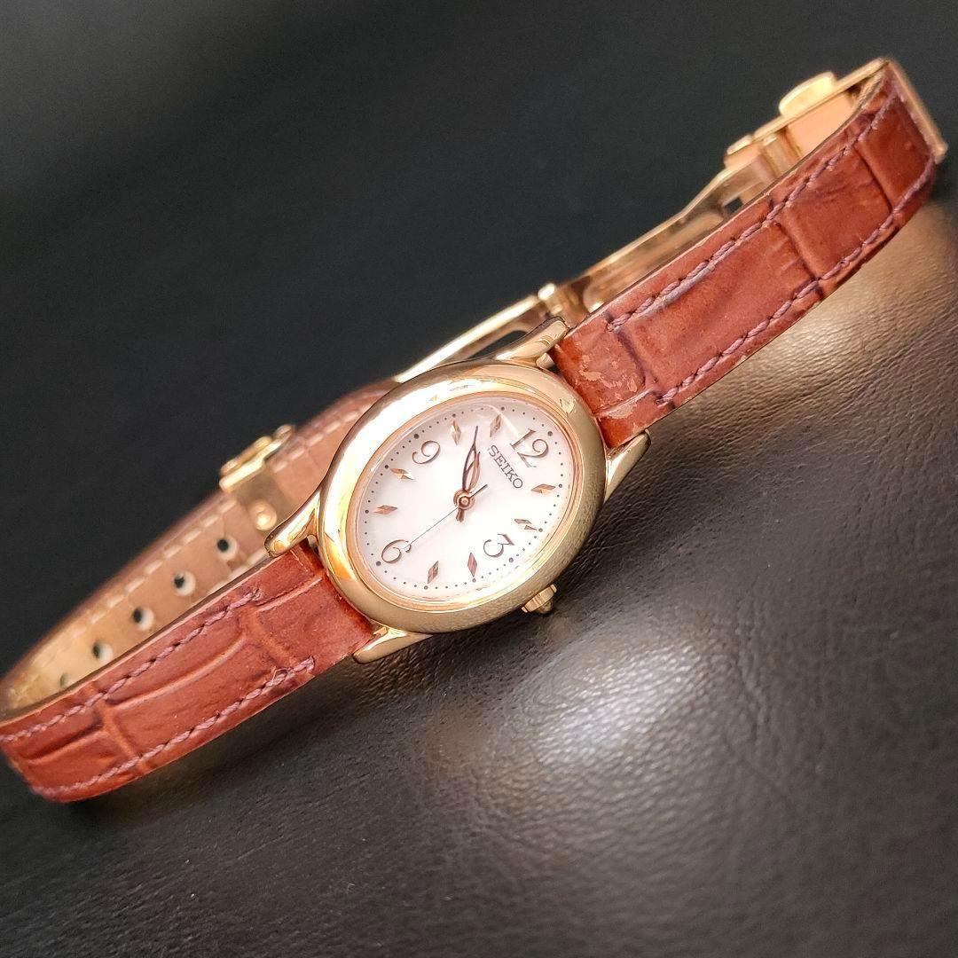美品　SEIKO　セイコー　V117　ゴールド　ホワイト　ブラウン　ソーラー