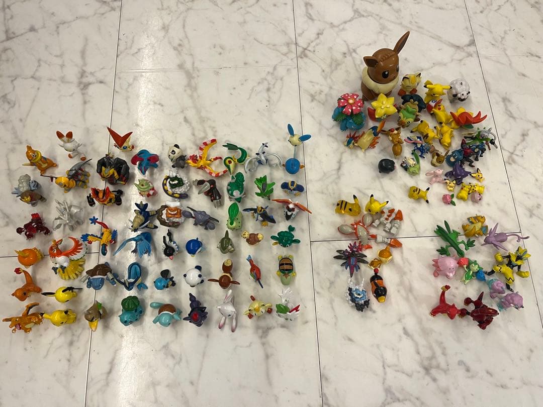 公*o様 モンコレ55個と破損あり8個大量セットにモンコレ以外のおまけ大量セット