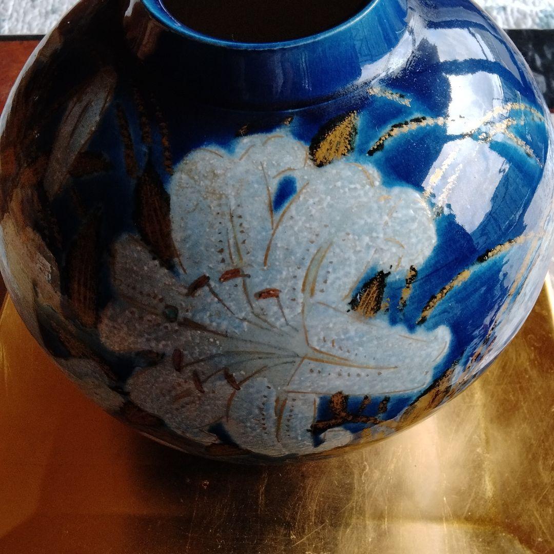 百合の花柄花瓶