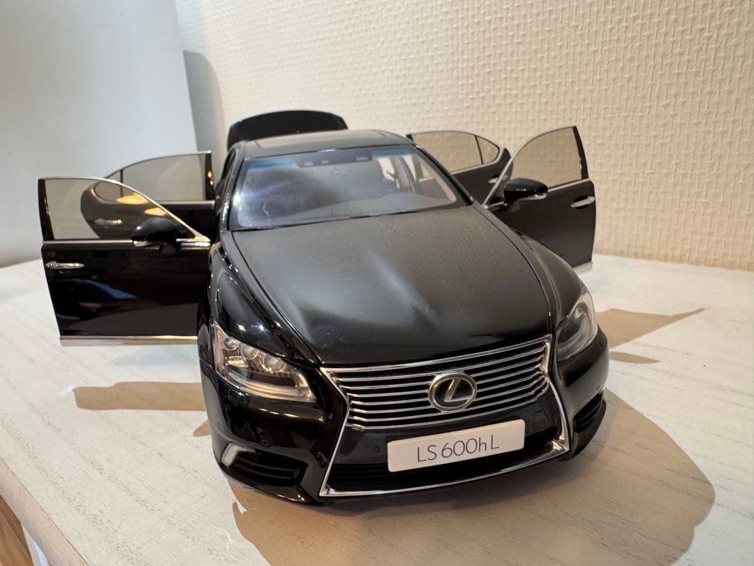 Lexus LS600h ブラック 1/18 ミニカー