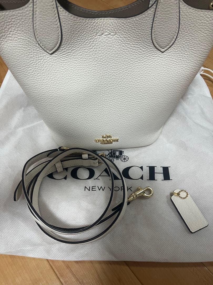 COACH ハンナバケットバッグ　ホワイト