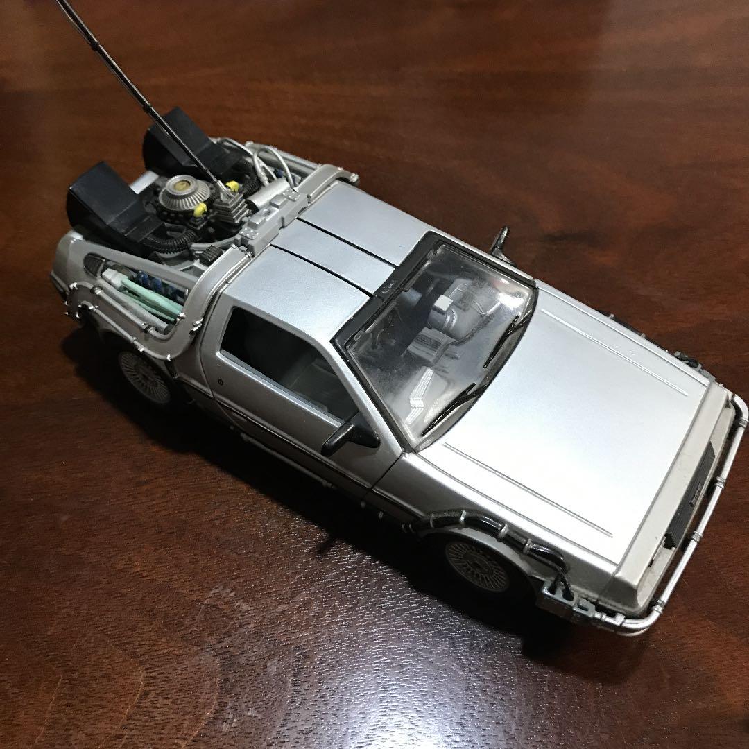 トミカ　デロリアン