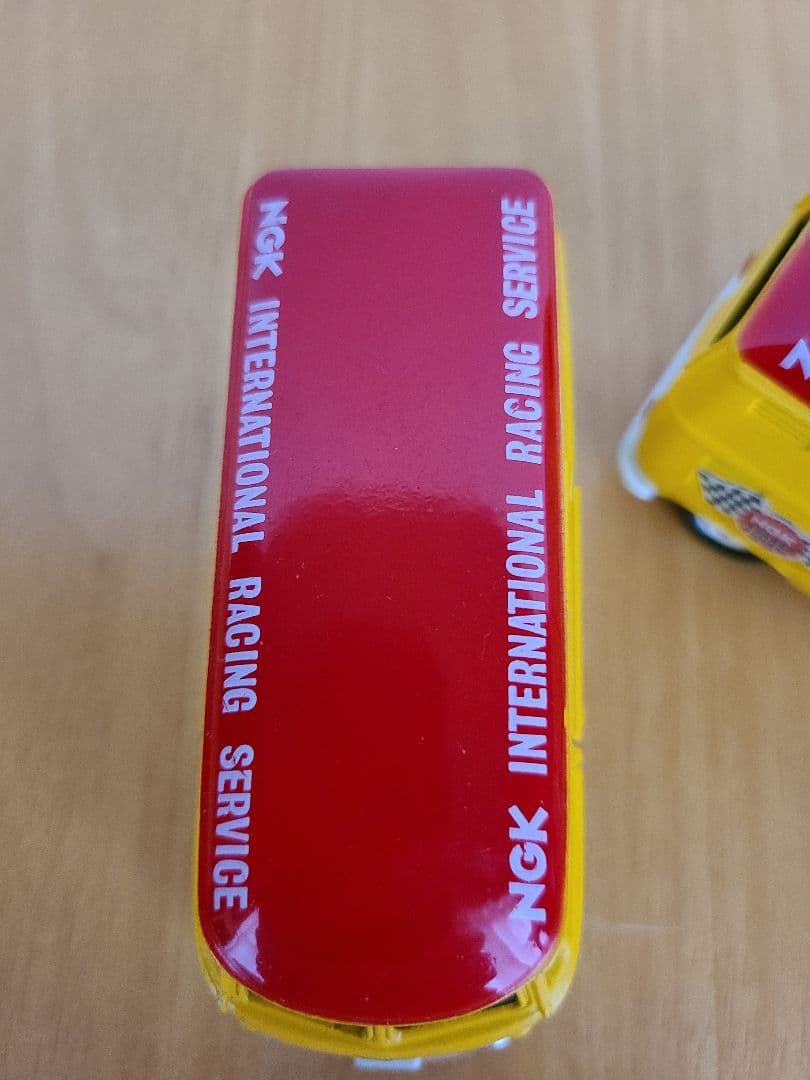 トミカ/Tomika　ビンテージ　VWデリバリーバン(左)