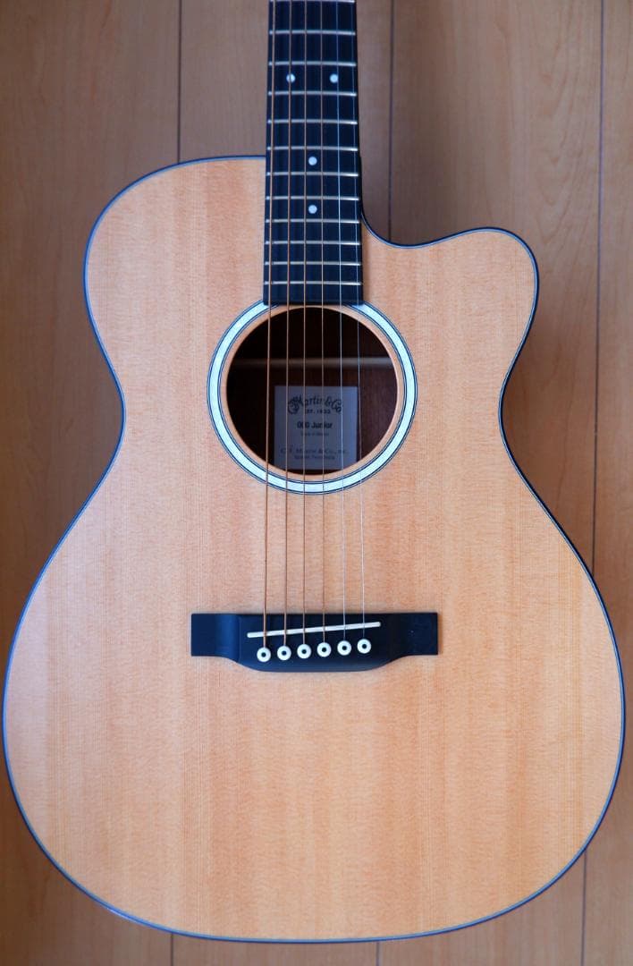 マーチンのエレアコ　Martin 000CJR-10E Natural