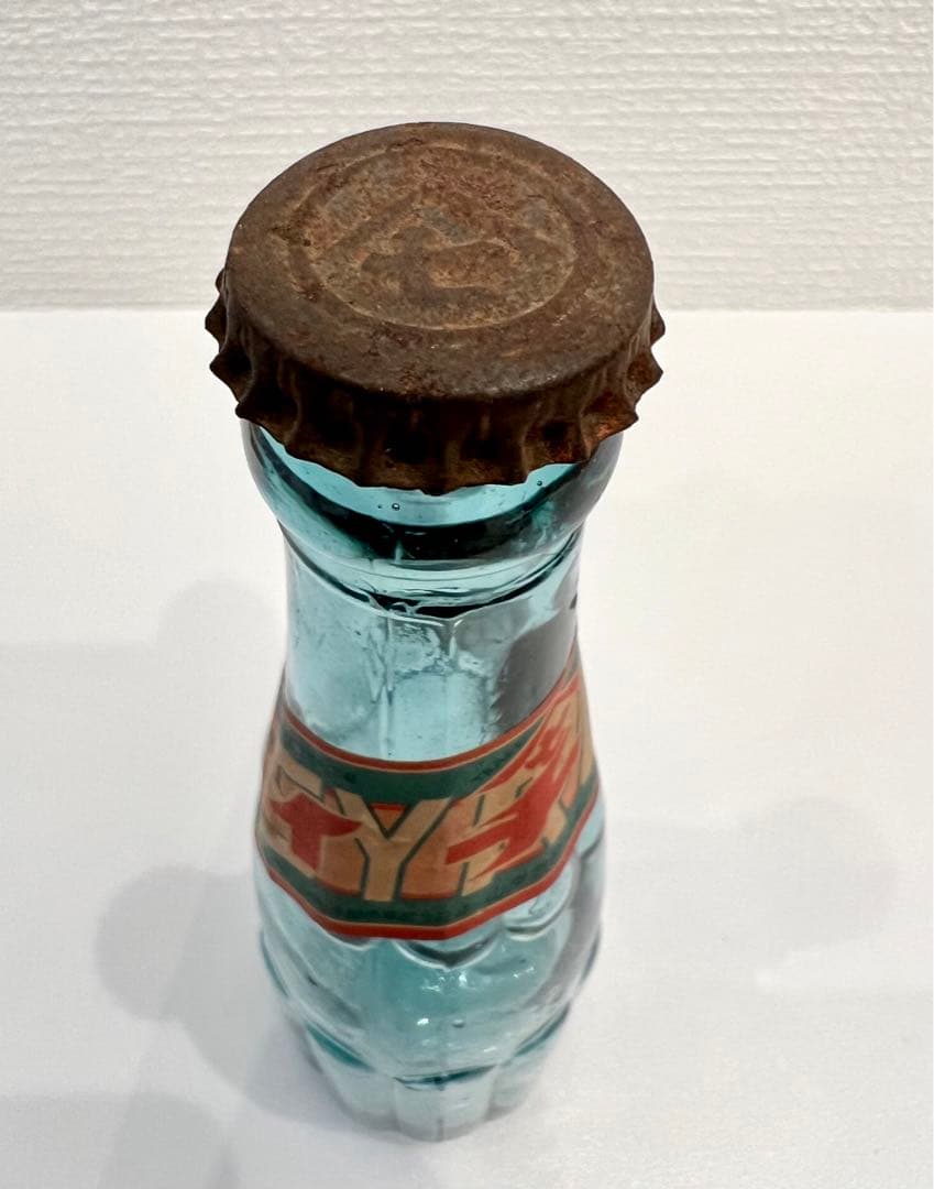 アンティーク　イチゴ水瓶　型吹きガラス　昭和初期　蓋・ラベル有り　希少