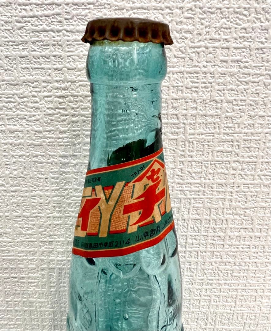 アンティーク　イチゴ水瓶　型吹きガラス　昭和初期　蓋・ラベル有り　希少