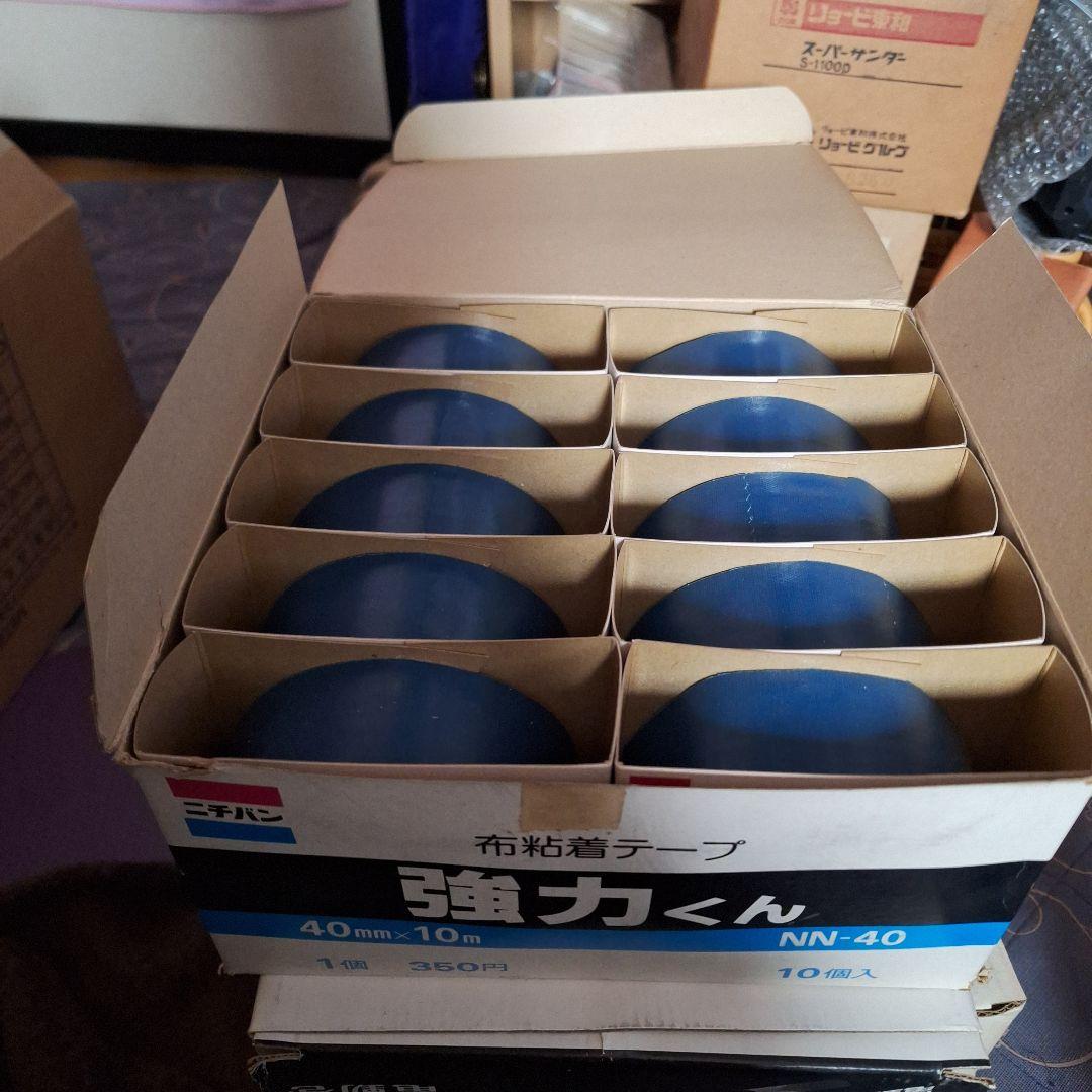 ニチバン 強力くん、布テープ 40mm 10m 10個入り、青４箱　赤４箱セット