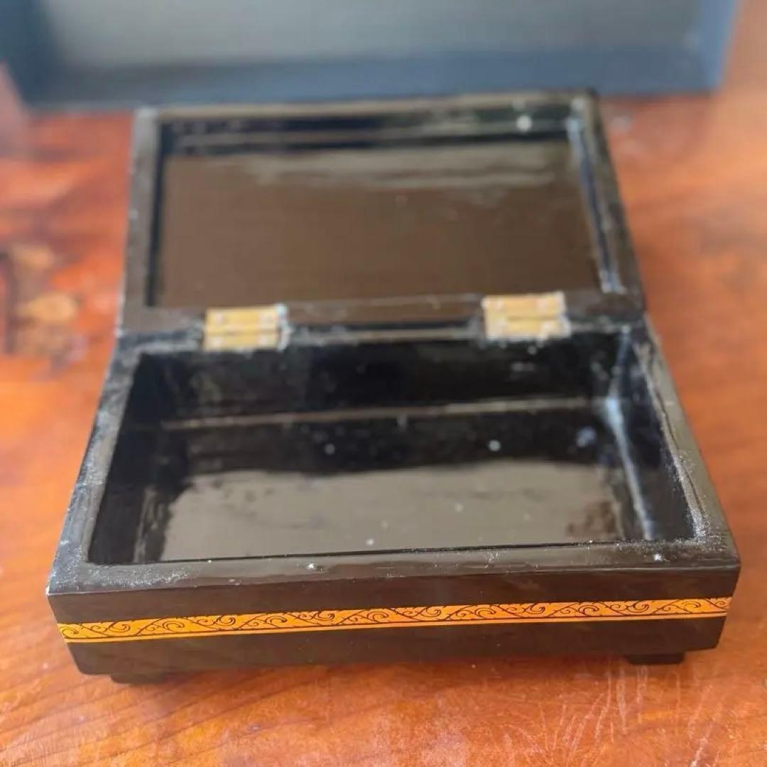 【タイ・チュンマイ】金色装飾のジュエリーボックス