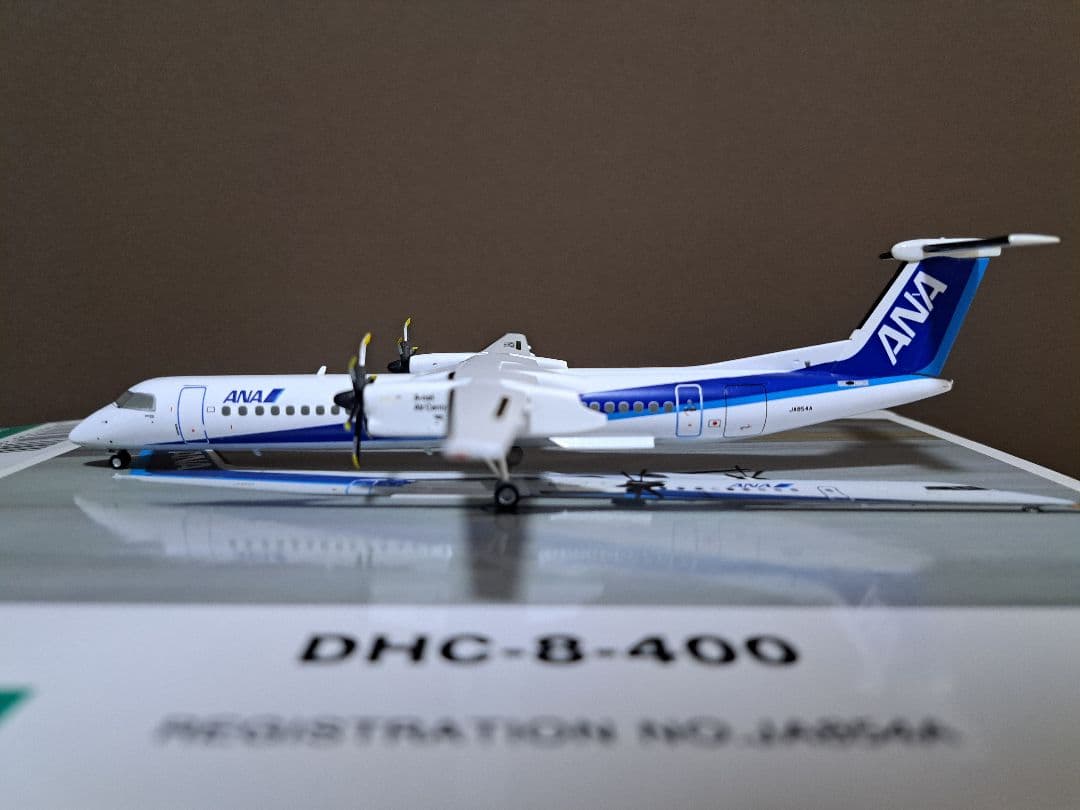 【美品】ANA 全日空商事　DHC-8-400 JA854A 1/200