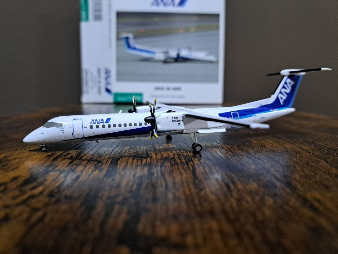 【美品】ANA 全日空商事　DHC-8-400 JA854A 1/200