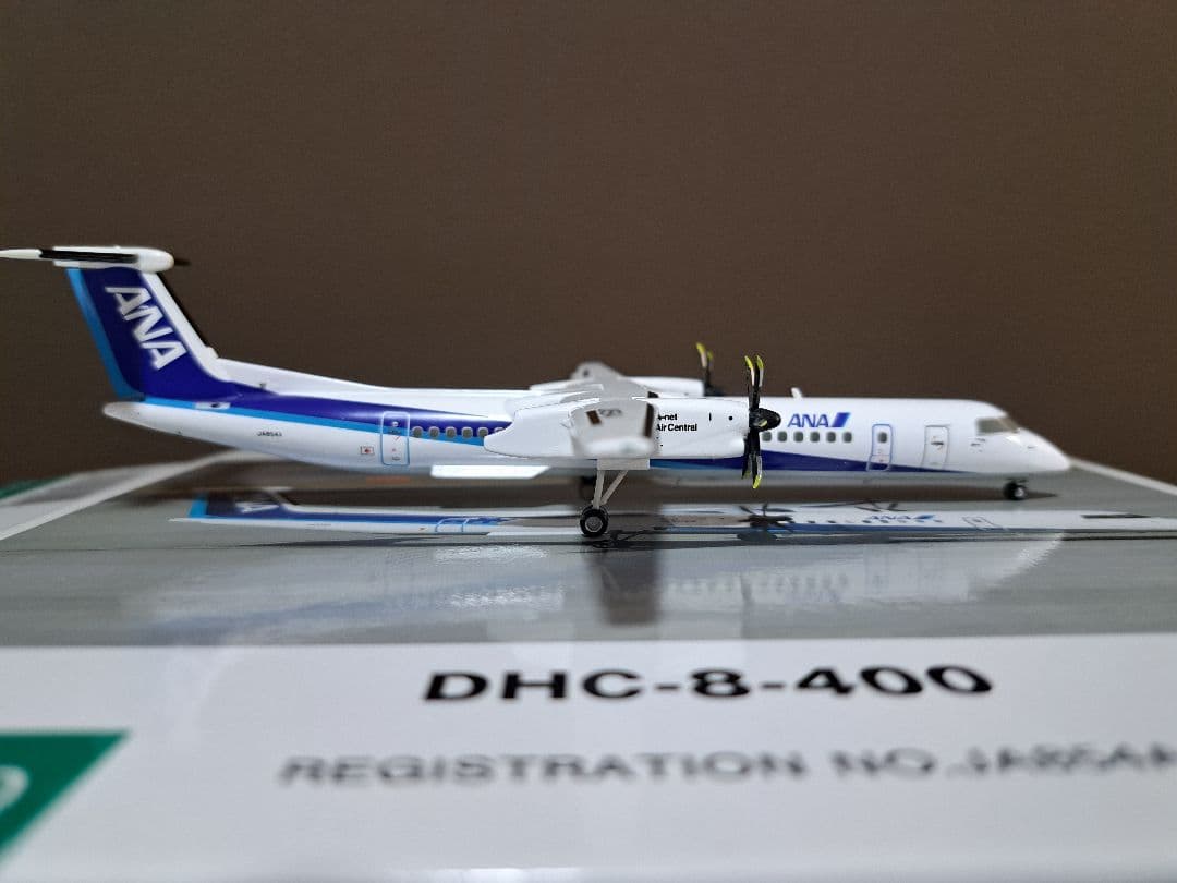 【美品】ANA 全日空商事　DHC-8-400 JA854A 1/200