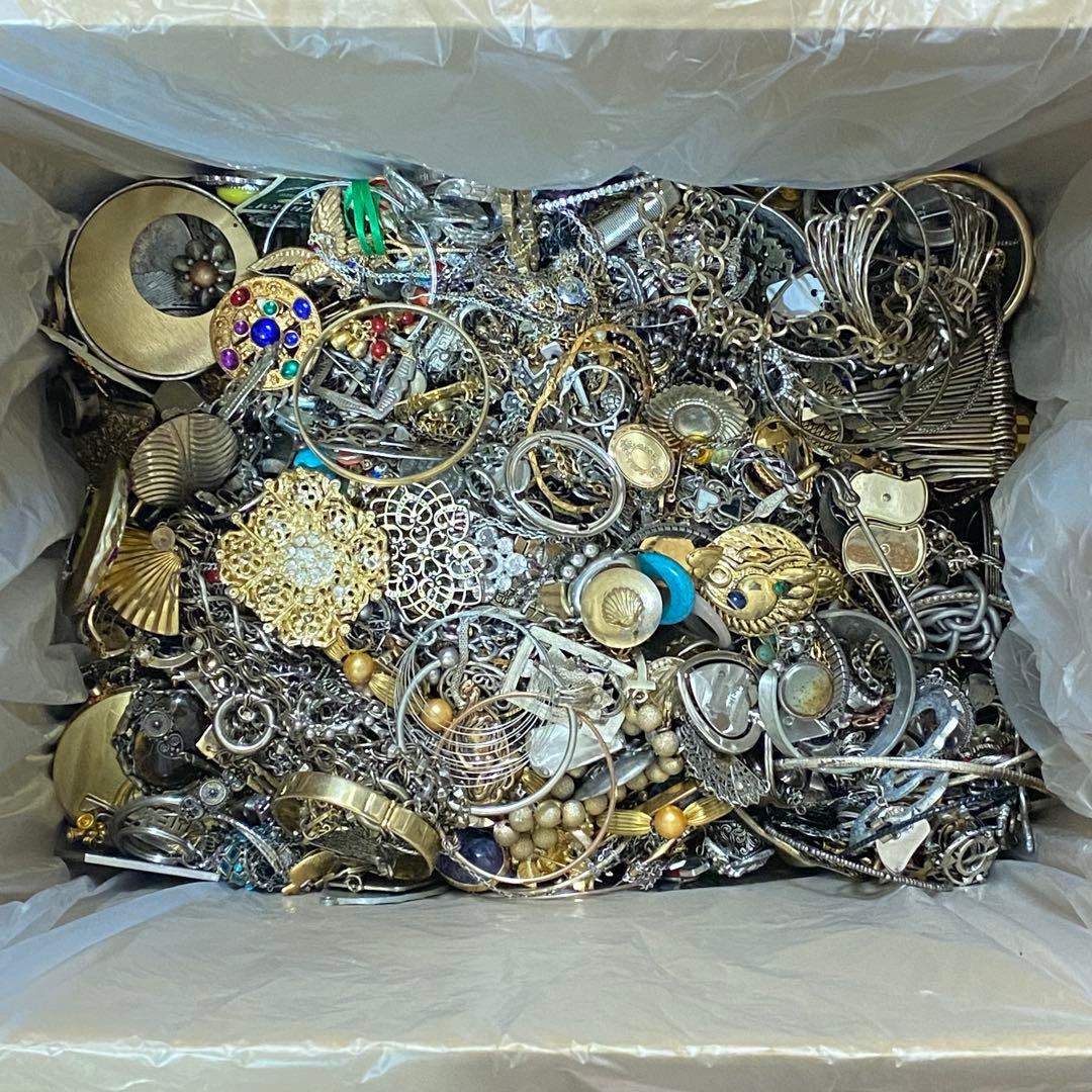 大量　まとめ売り　ジャンク　未選別　アクセサリー色々⑪　約9.7㎏　ネックレス他