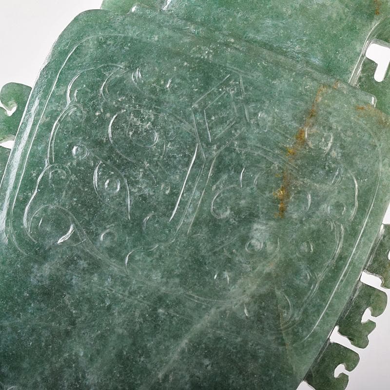 中国　玉石翡翠彫刻　飾壷　約530g　唐木台付　D　R8759