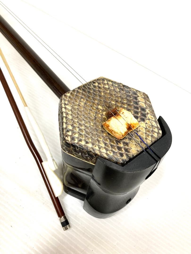 上海民族楽器◆二胡◆蛇皮 弓／駒／調子笛／ハードケース／取扱説明書付き 弦楽器