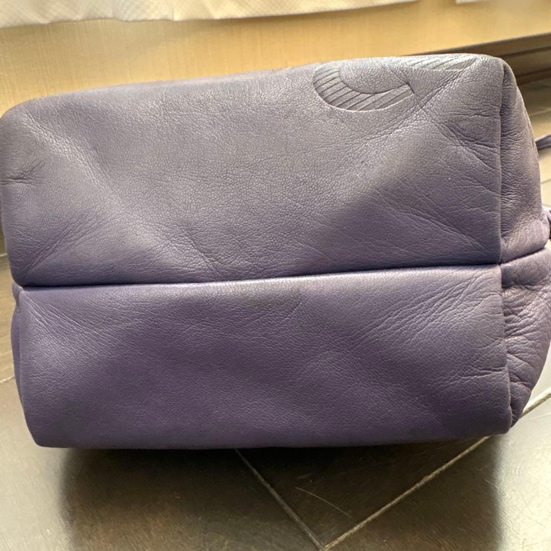 美品● ロエベ ショルダーバッグ 巾着 アナグラム ロゴ 紫レザー