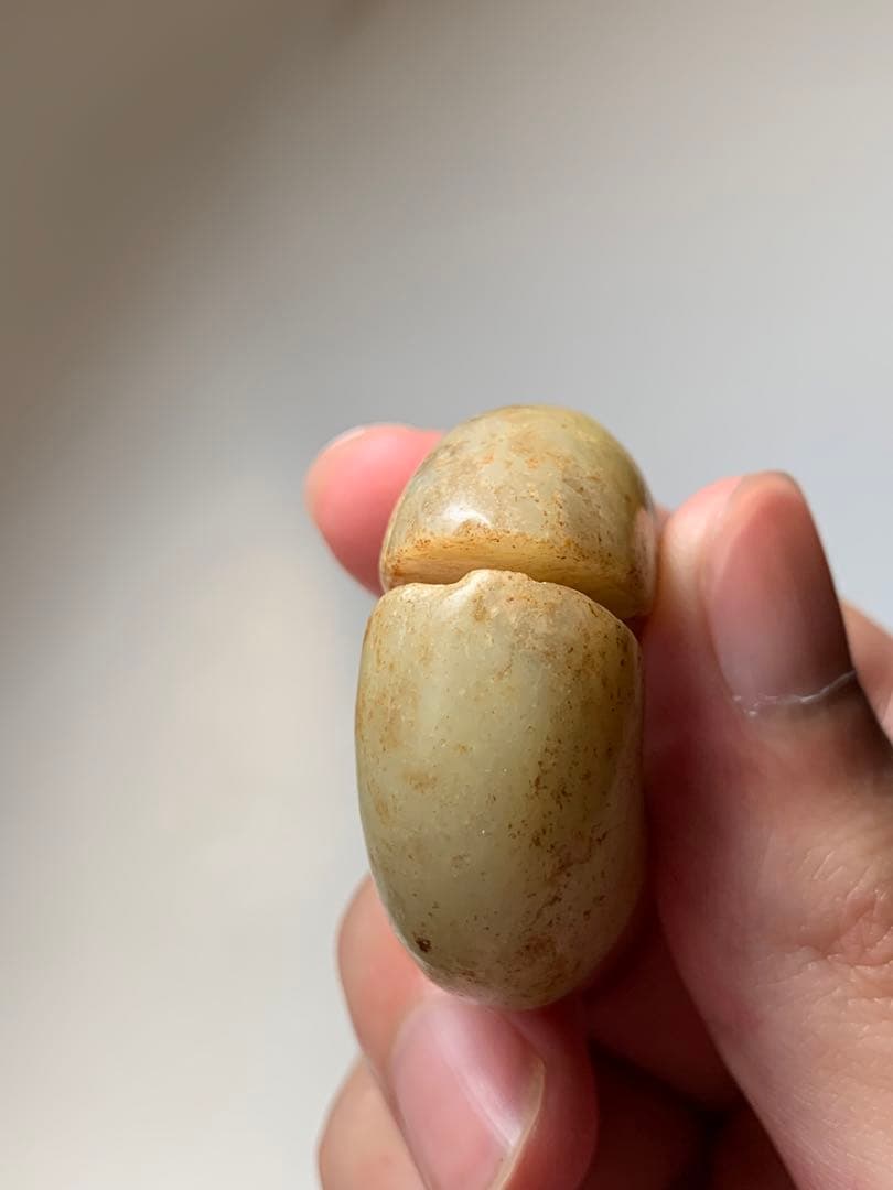 紅山文化　中国勾玉　紀元前3000年　出土　和田玉　翡翠勾玉　石器　土器　根付