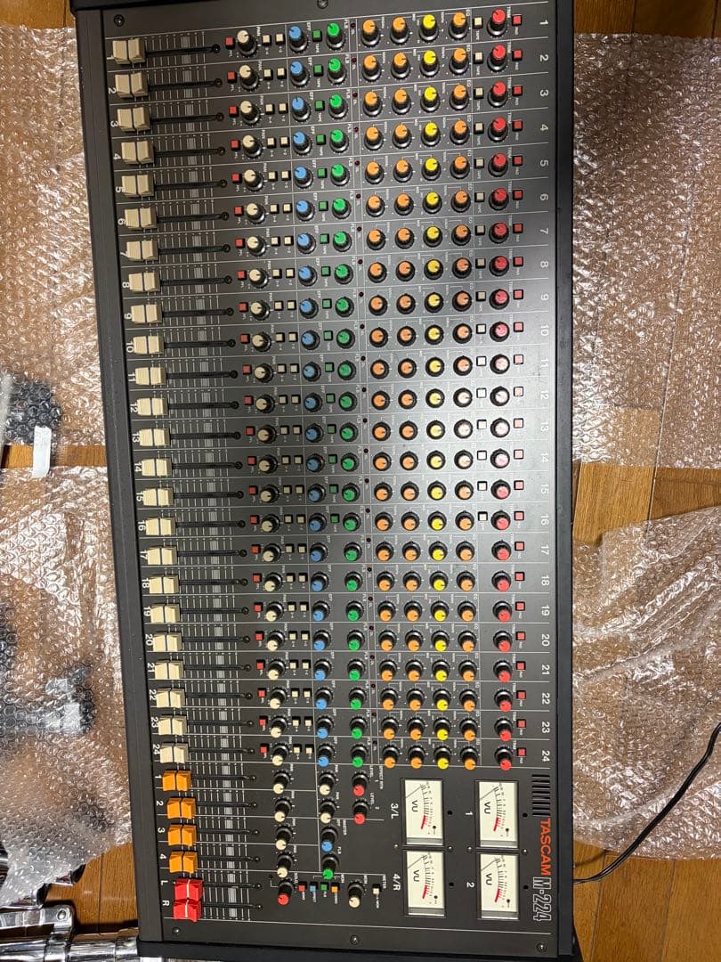 アナログミキサー 24チャンネル