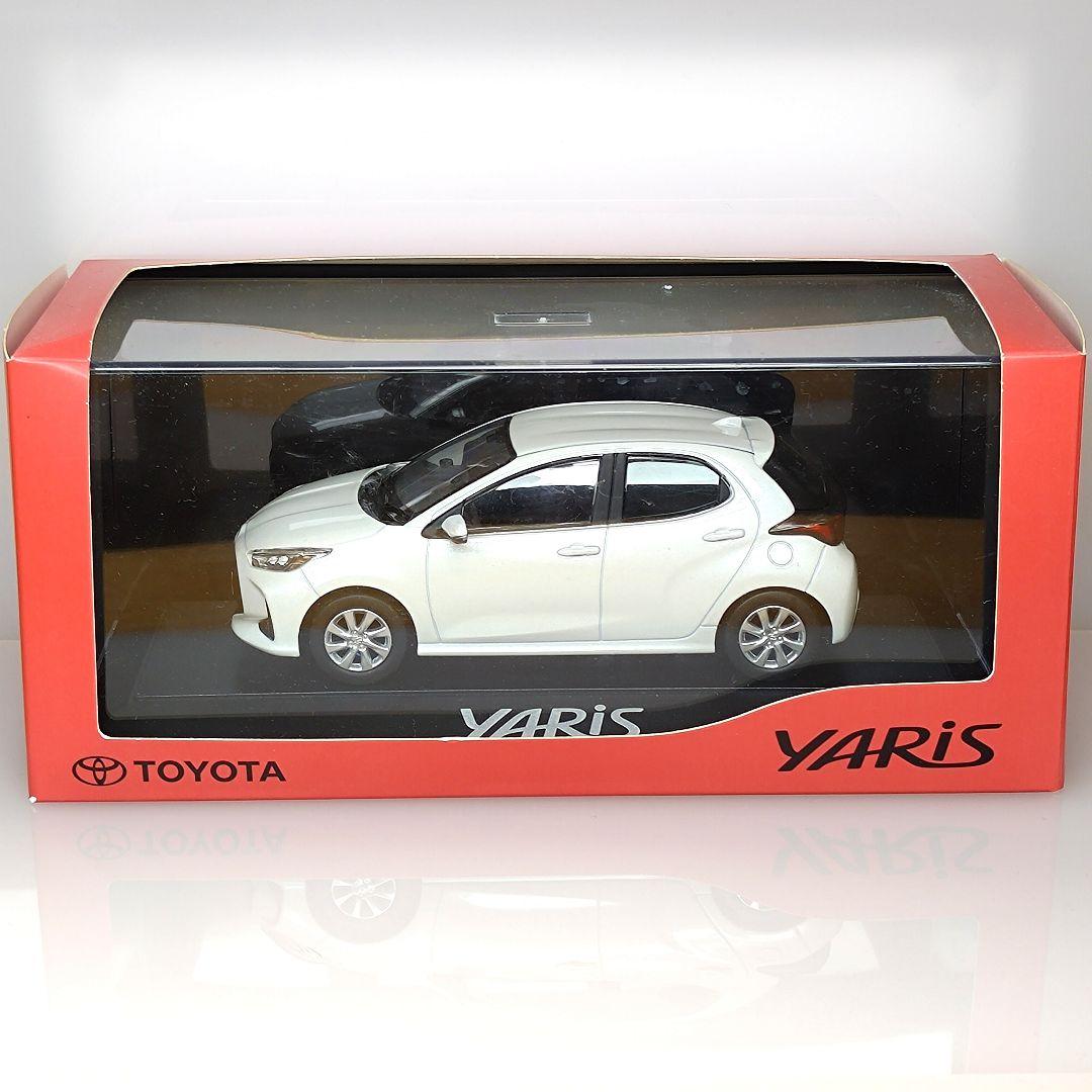 トヨタ ヤリス カラーサンプル ホワイトパールクリスタルシャイン 非売品 正規品