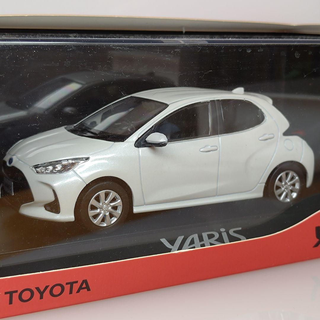 トヨタ ヤリス カラーサンプル ホワイトパールクリスタルシャイン 非売品 正規品