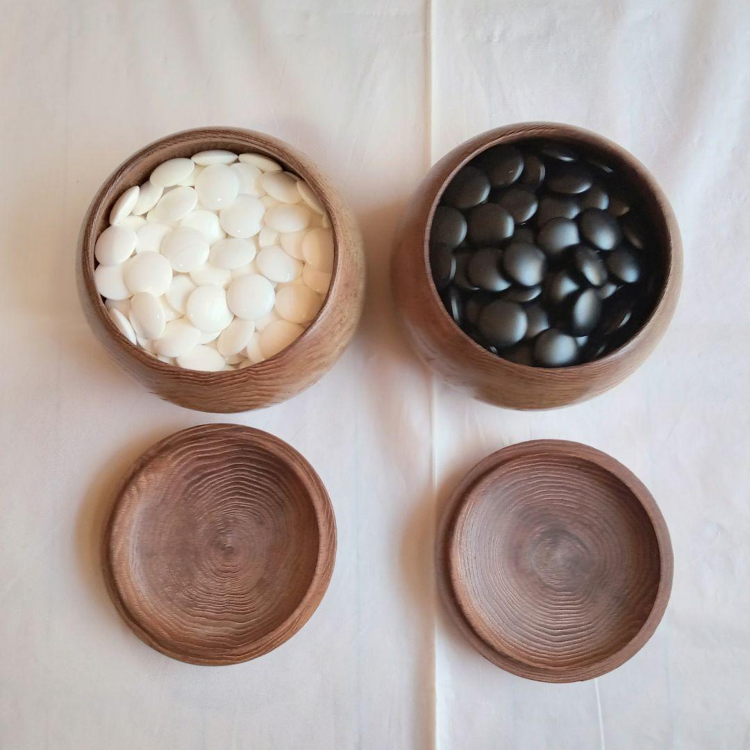 【 碁盤 脚付き へそ有り 碁石・碁筒セット 】